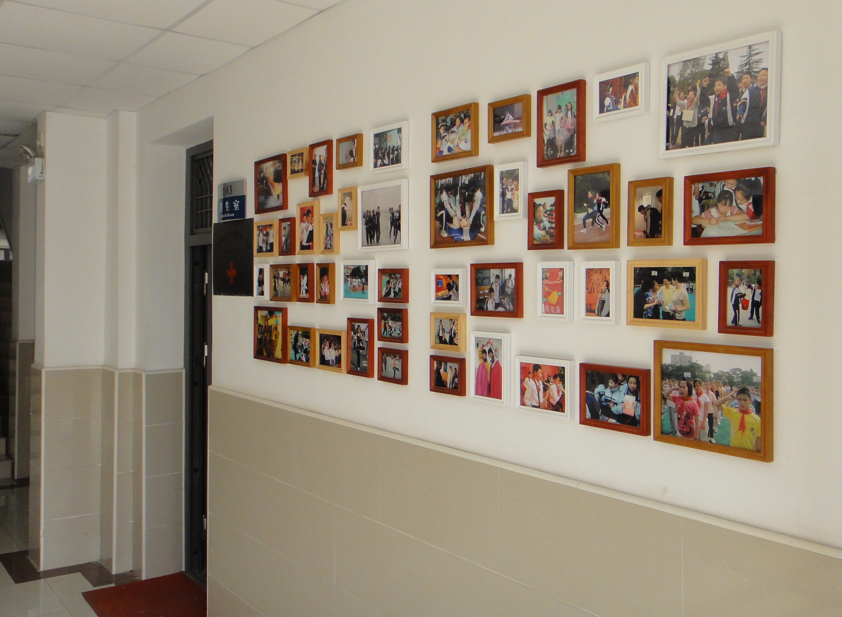 学校照片墙设计效果图图片